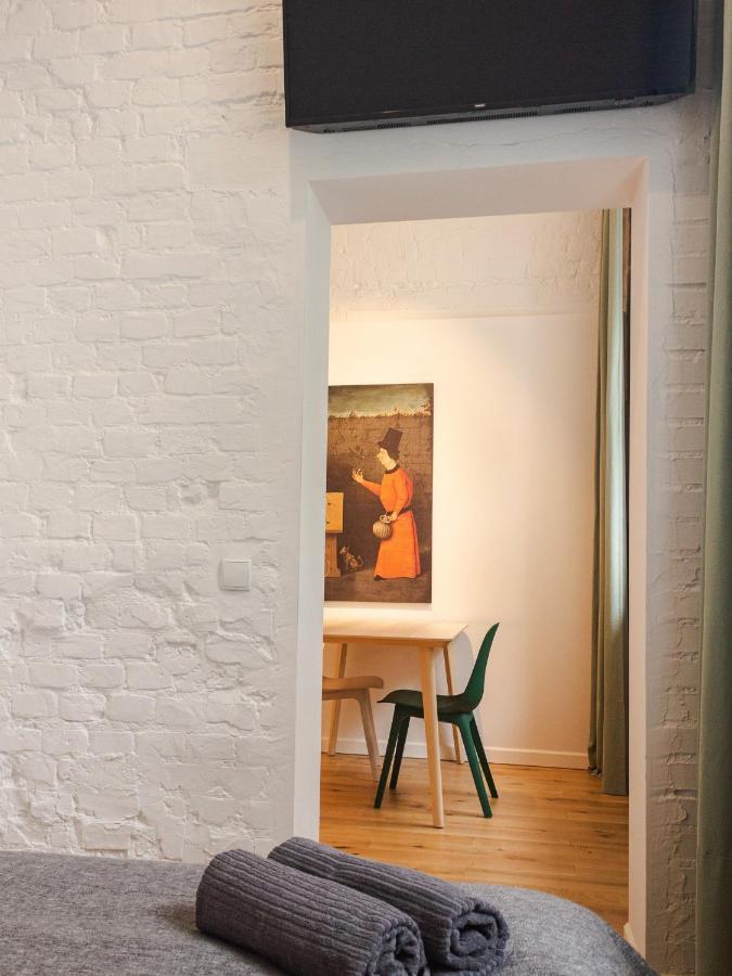 Z Upadkiem Ikara / With The Fall Of Icarus Apartment